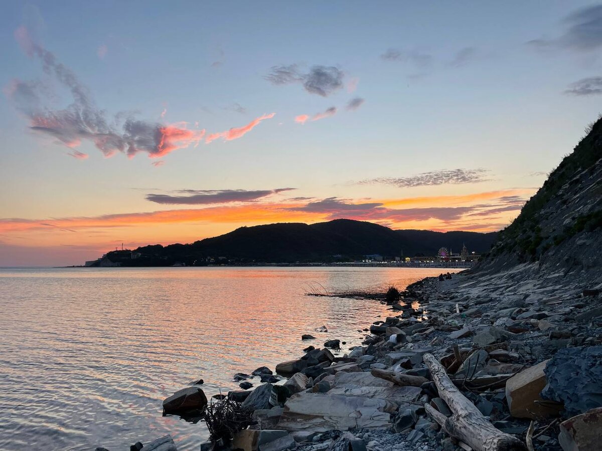 Вид на Архипку с подножия горы Ёжик