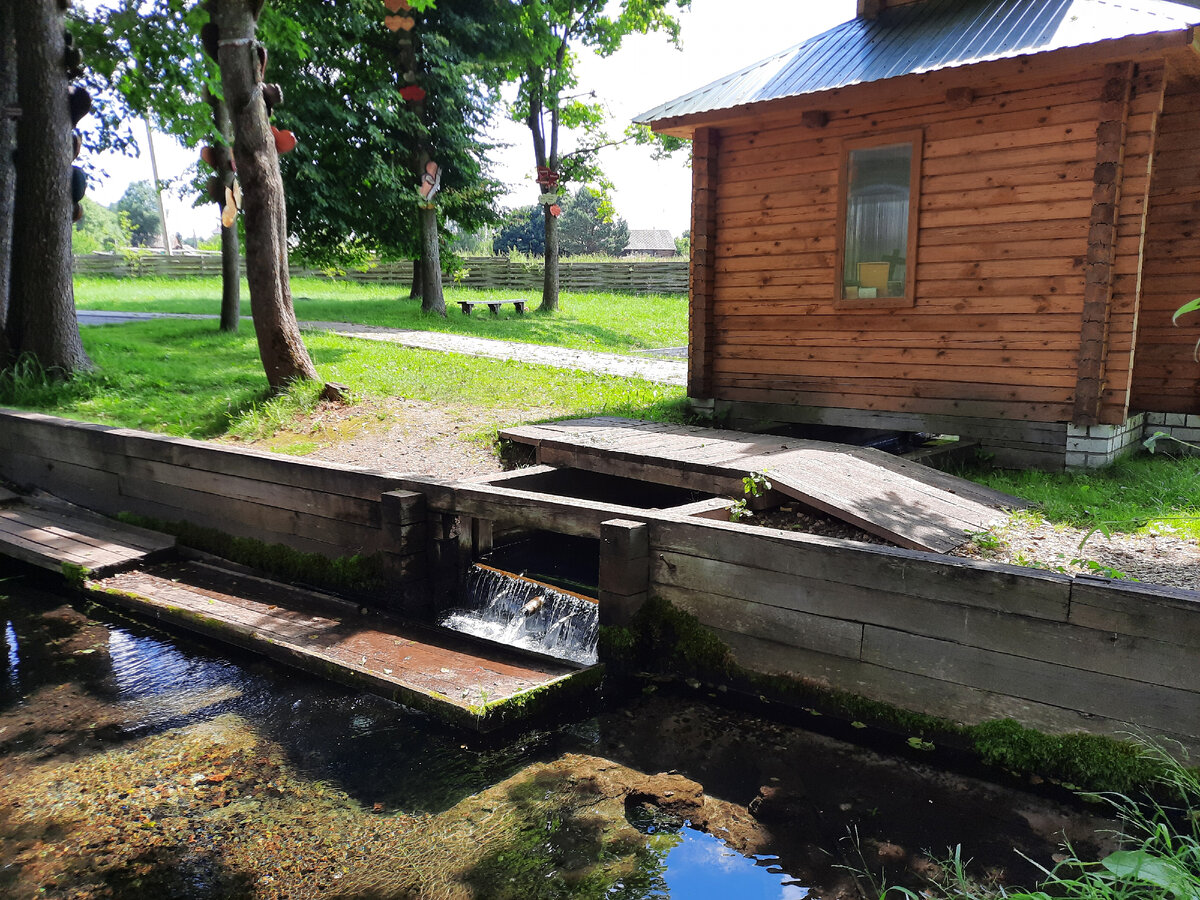 Общий вид на место набора воды на роднике