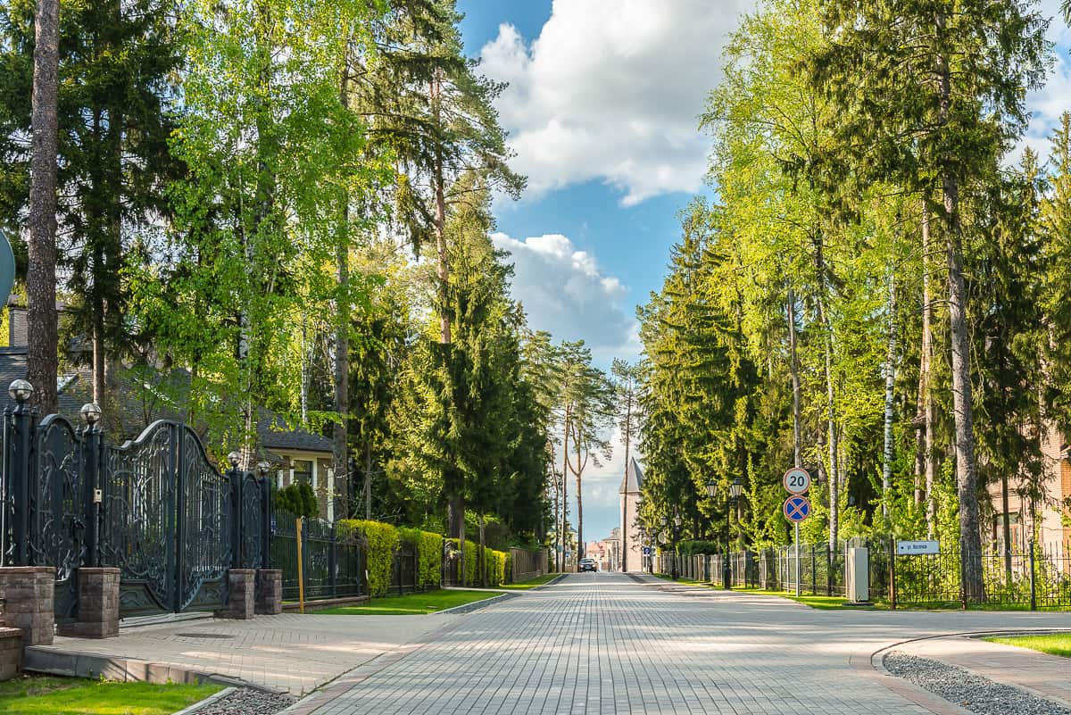 Где живут самые богатые и удачливые москвичи: лучшие поселки Подмосковья |  Путешествия, туризм, наука | Дзен