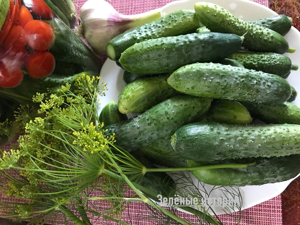 Все готово к маринованию огурчиков