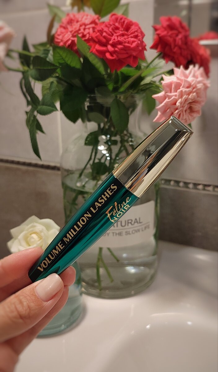Любимая тушь на протяжении уже больше шести лет – Volume Million Lashes Félin NOIR от L'Oreal Paris. 