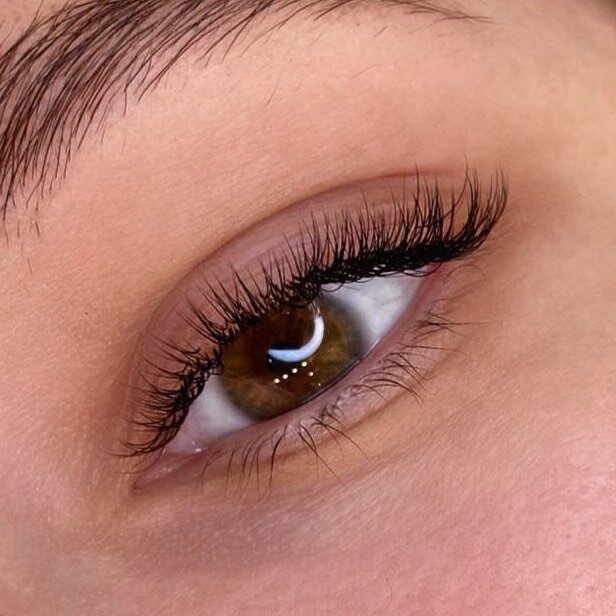 8. Добейтесь естественной изгиба ресниц