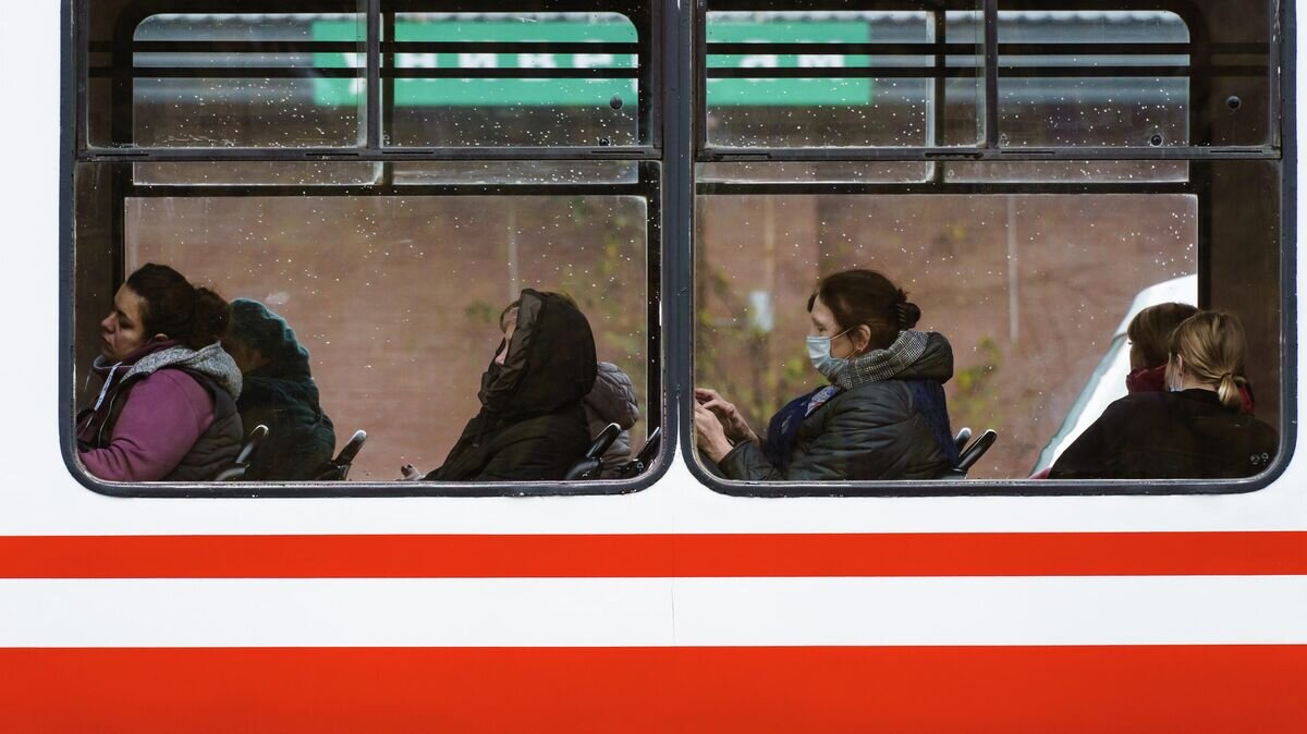    Пассажиры общественного транспорта в Санкт-Петербурге© РИА Новости / Алексей Даничев