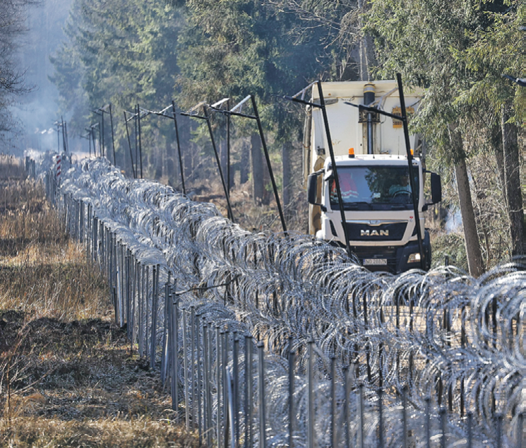 Западу наплевать на возмущение  общественности и заявления ученых об участившихся случаях гибели животных в этих страшных «силках». Фото: БЕЛТА 