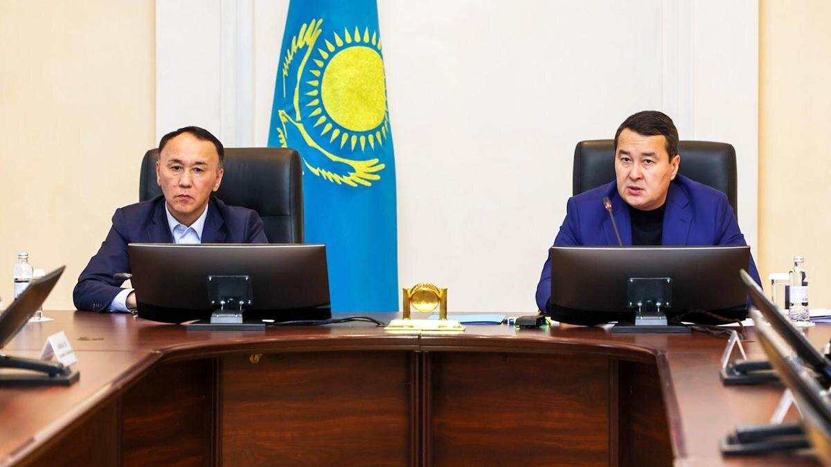    Архимед Мухамбетов и Алихан Смаилов:primeminister.kz