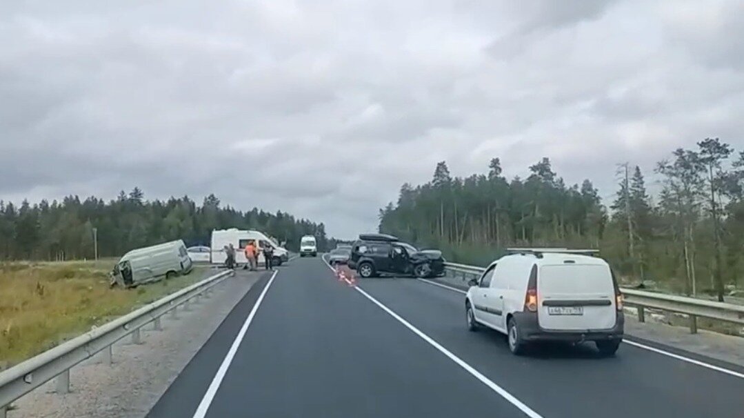     Страшная авария произошла на «Коле», сообщили очевидцы в соцсетях.