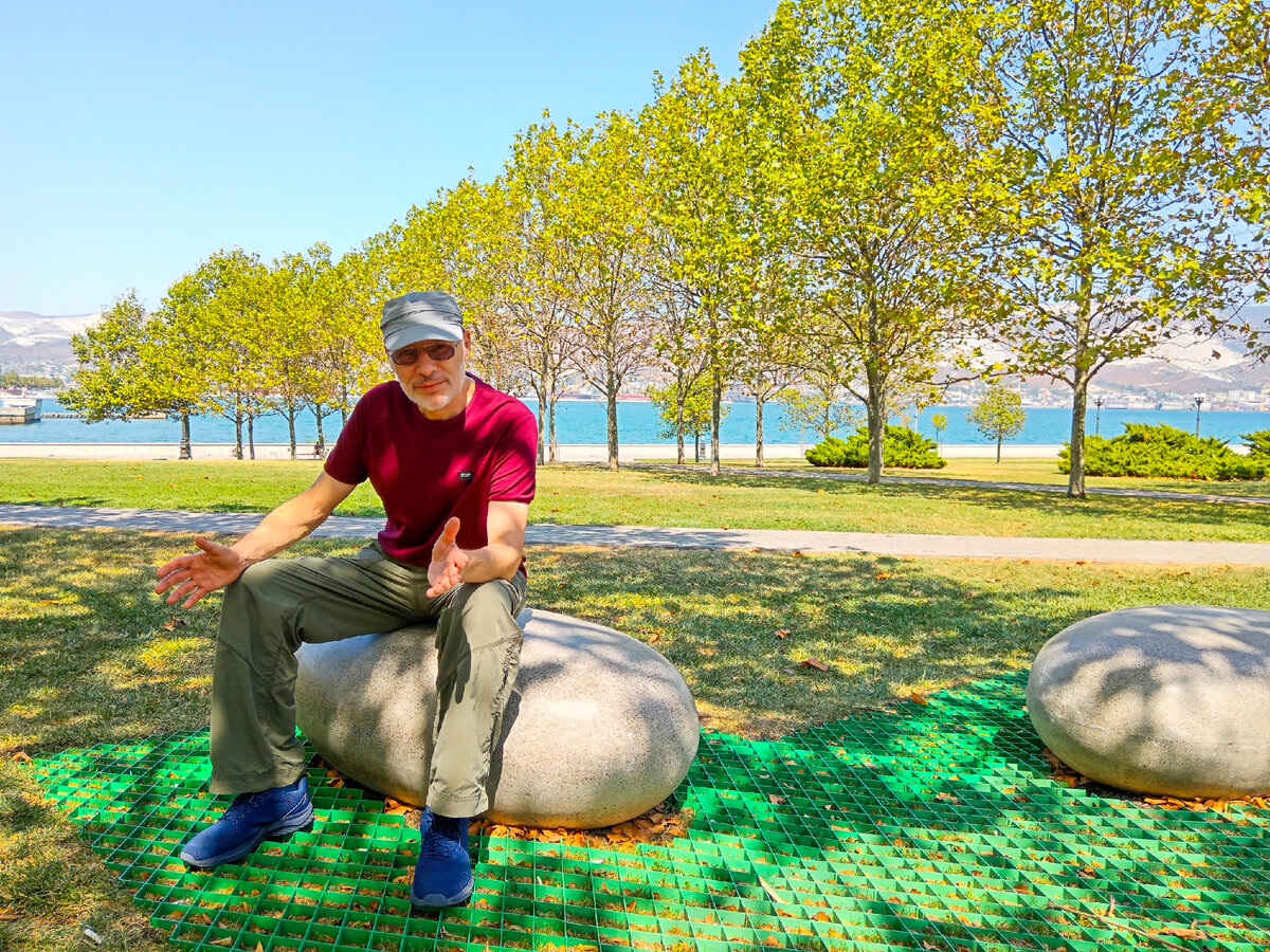 Автор рассказа и канала, Михаил Лекс, Новороссийск, набережная, Чёрное море