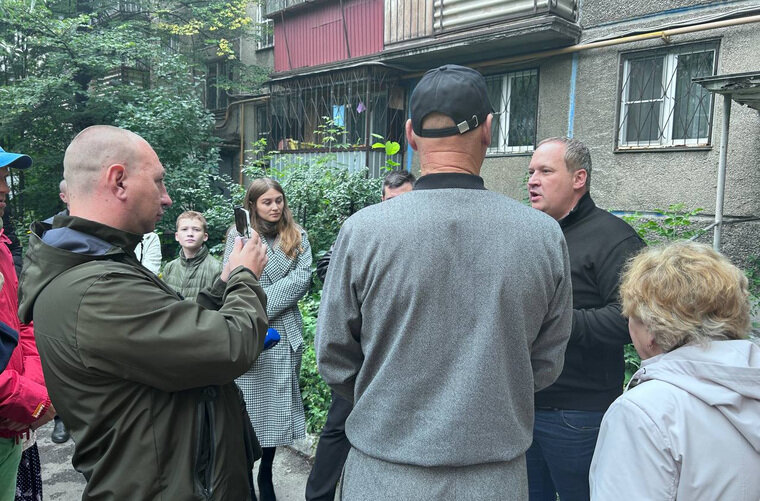    В ближайшее время число бригад и техники увеличат еще в три раза