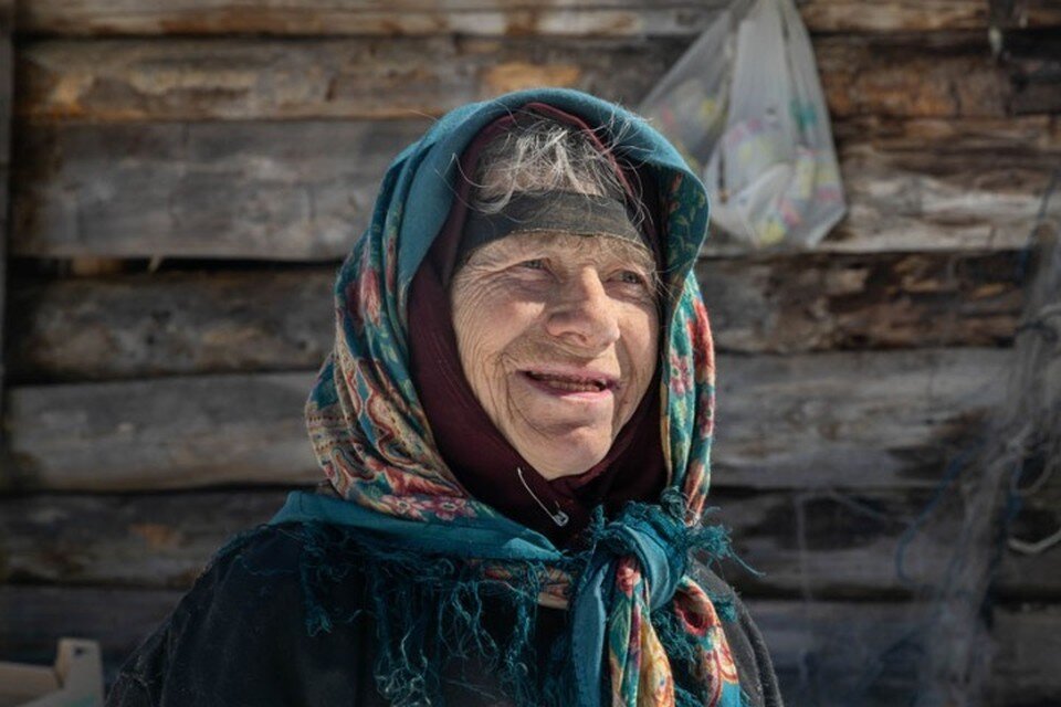 Отшельница мио. Староверы в тайге сибири. Байкальская отшельница баба люба биография дети. Байкальская отшельница баба люба биография дети. Бабка отшельница на байкале.