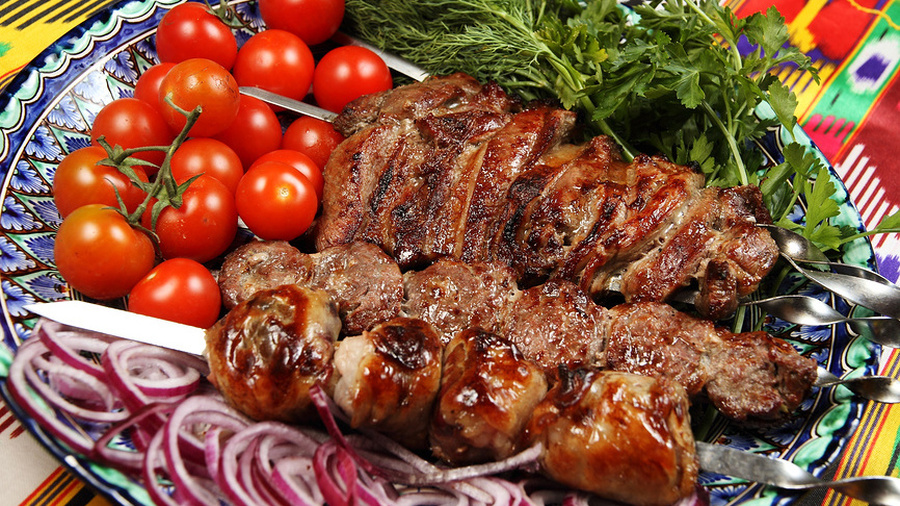 шашлык на палочке. 3 шашлыка. 3 шашлыка. красивый шашлык. уч панжа из баранины.