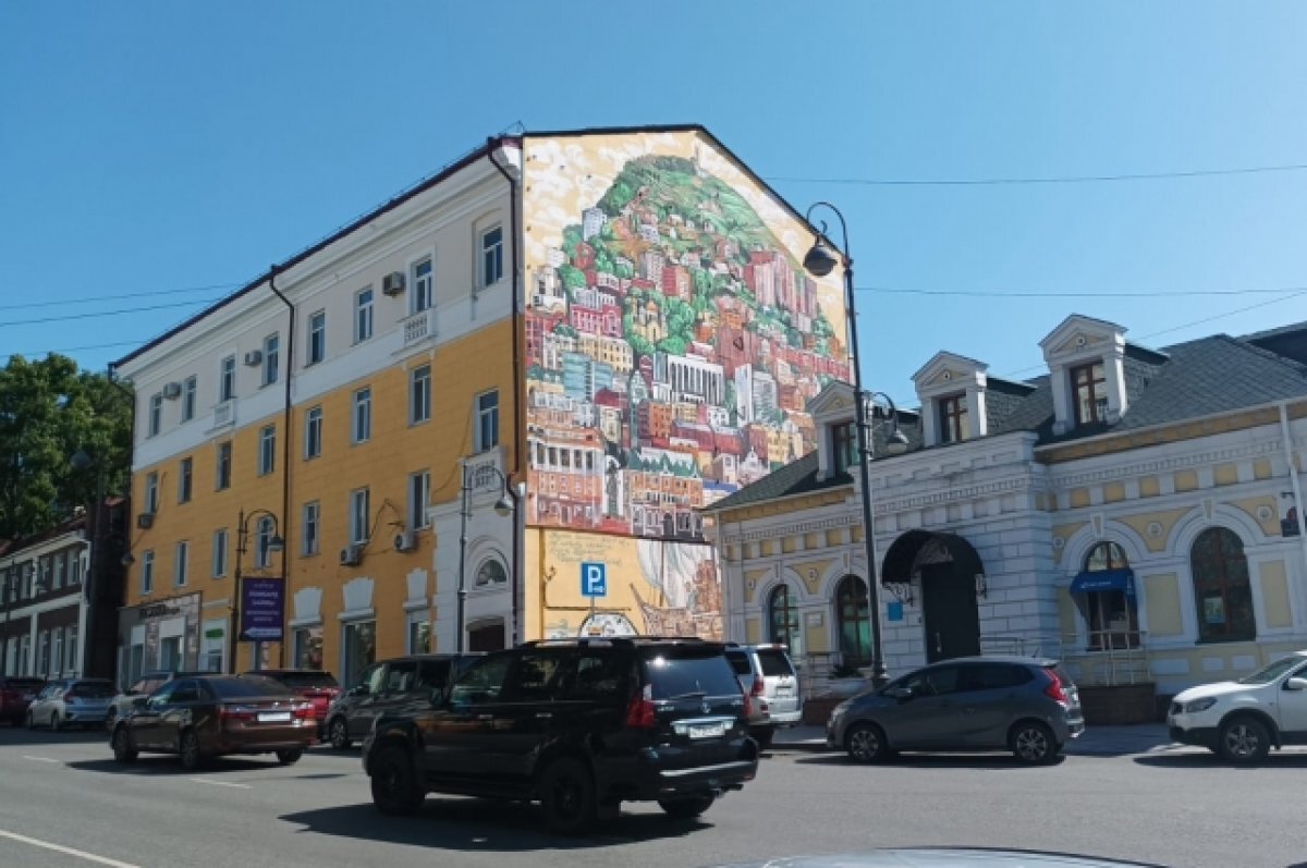    Фантастический образ Владивостока появился на фасаде дома