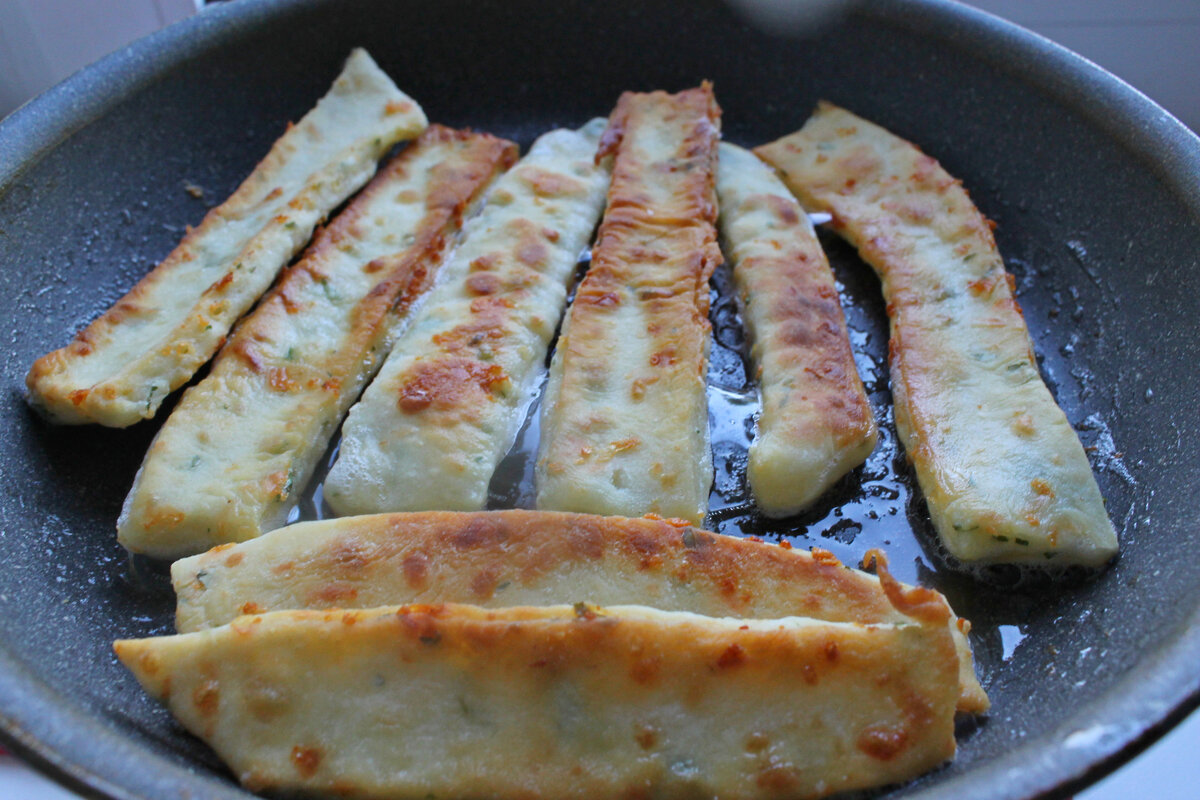 Сырные палочки на сельдерее: простой и быстрый рецепт вкусной закуски,  которую можно подавать в разных ситуациях | Вкусная копилка: рецепты для  начинающих | Дзен