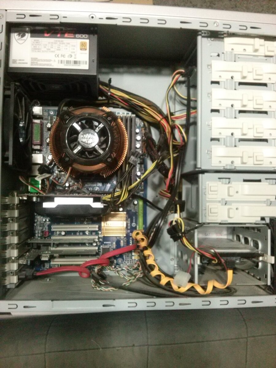 Вот что работало с 2008 года: AMD FX5400, 4 Gb оперативки. Ну и конечно же под управлением Windows XP.