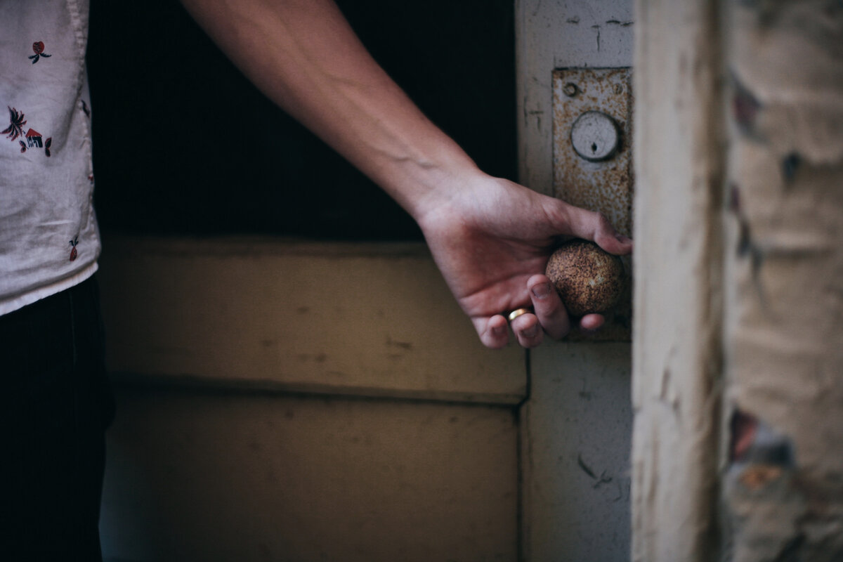 Двери в доме бывают внешними и внутренними. CC0 Всеобщее достояние.