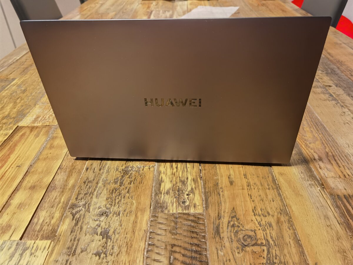 Минималистичная задняя крышка