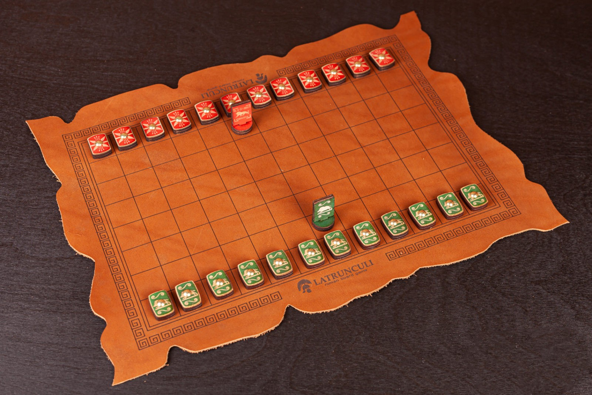 Современная доска для игры в латрункули