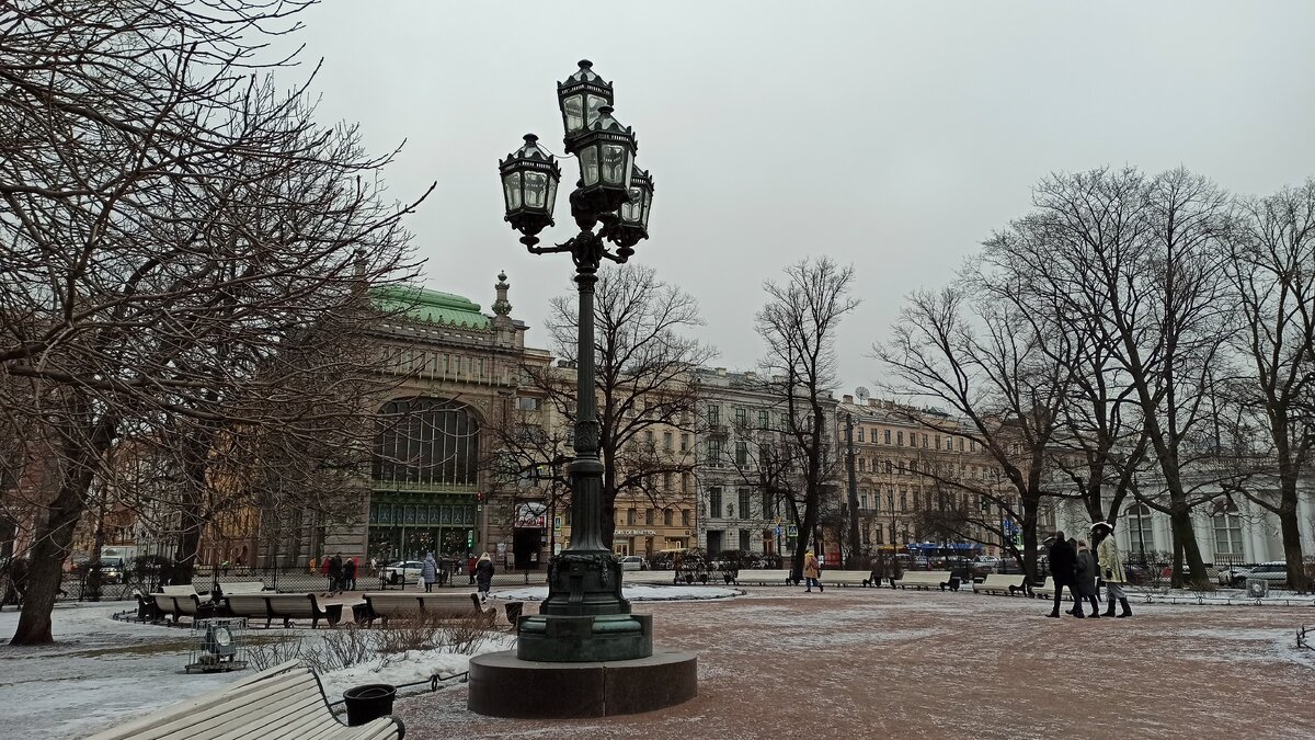 Вид на Невский проспект из Екатерининского сада