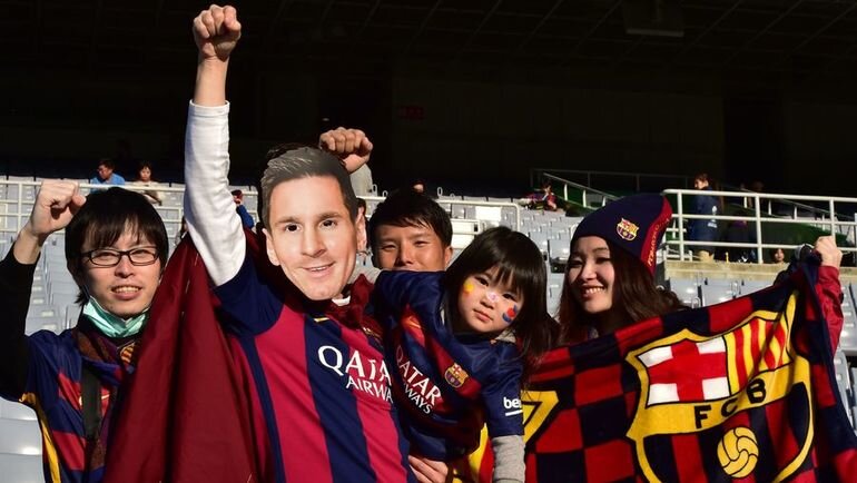 Лео Месси и фанаты Барселоны. Фото из открытых источников.