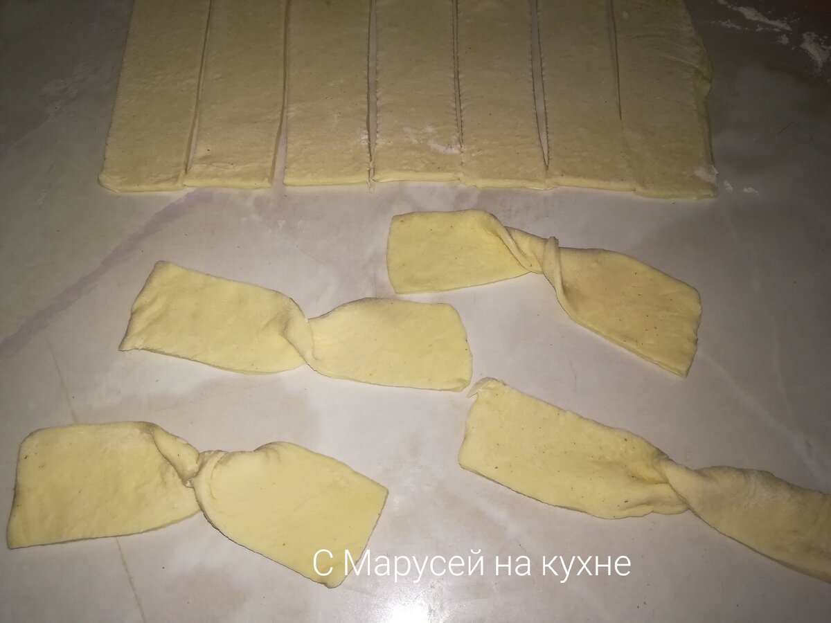 Очень вкусные слоёные бантики с маком и сахаром. Готовим из покупного теста  легко и просто. | С Марусей на кухне | Дзен