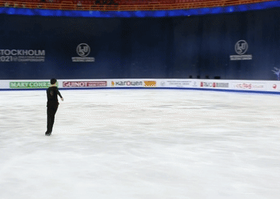 Нейтан Чен выполняет каскад 4Ф+3Т в ПП на ЧМ-2021 (источник - 1tv.ru/sport) 