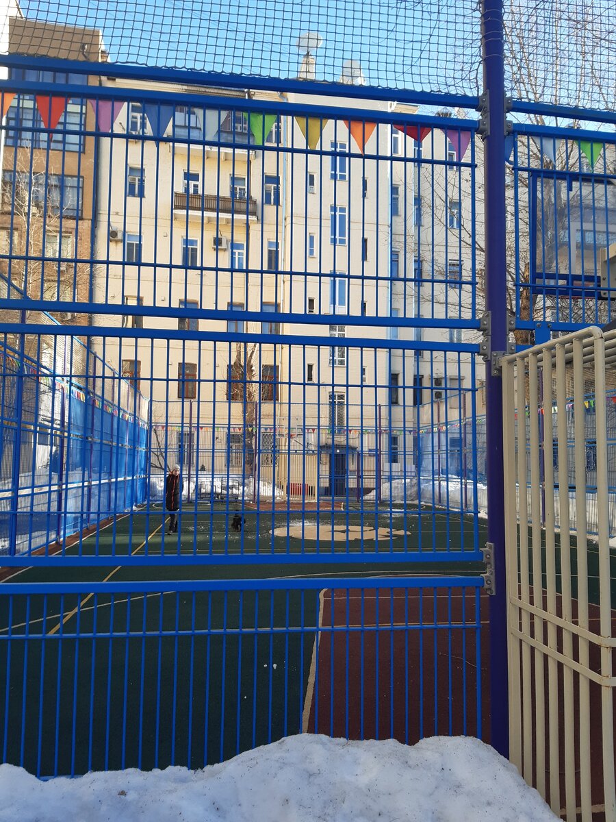 Арбатский дворик. Любимый маршрут между школами, детским садом и работой