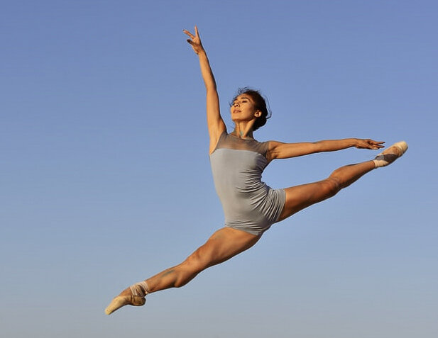 Шпагат. Здесь и далее фото из сервиса со свободным использованием