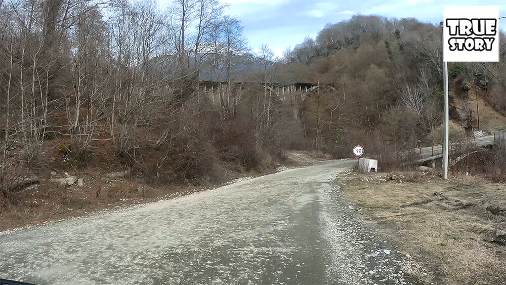 Абхазия - Как выглядят дороги? Целая только одна - которую сделала Россия, а остальные разваливаются