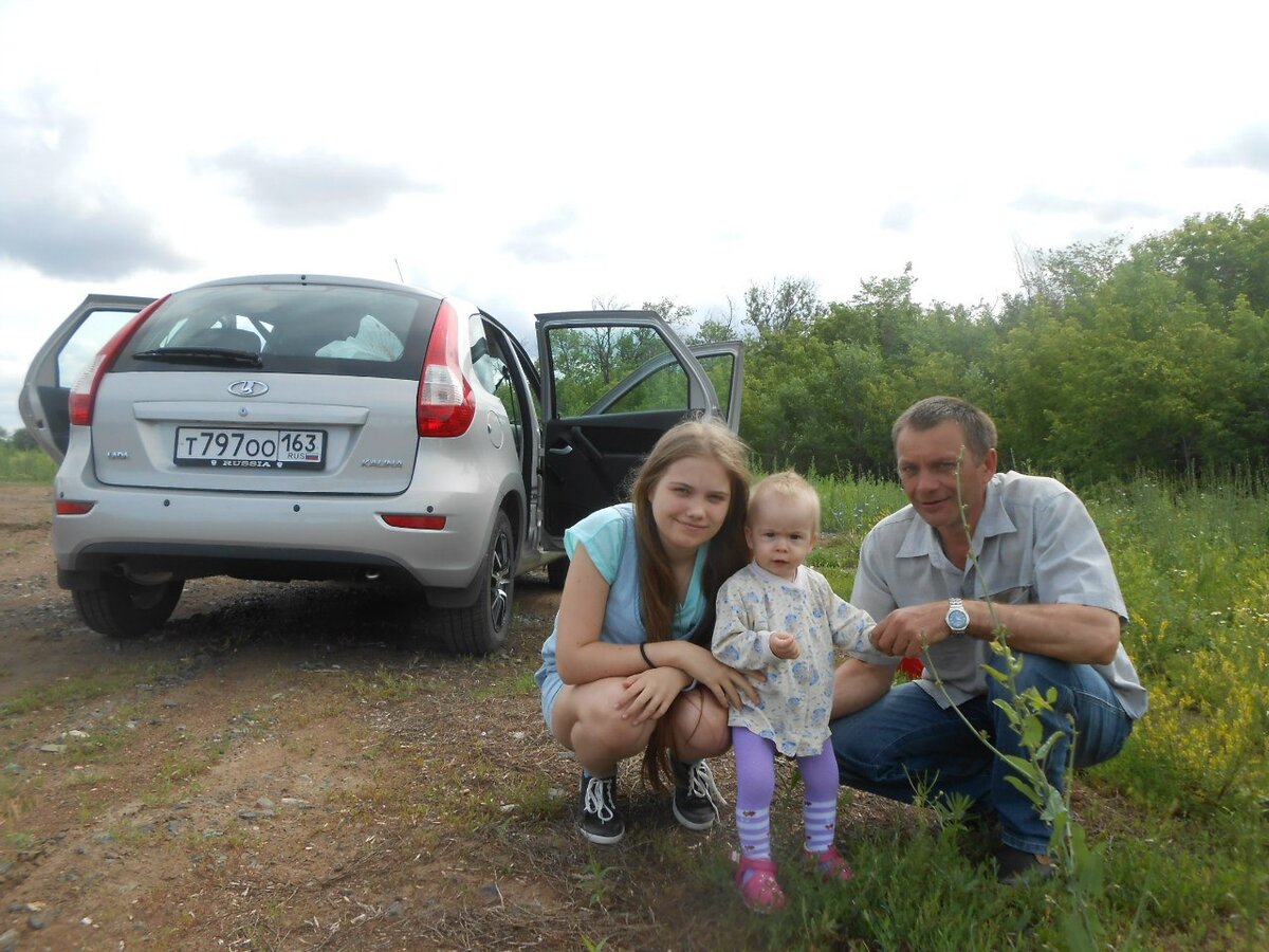 Уже 3 часа в пути. Полёт нормальный. Хорошо-то как, солнышко садится в тучи, а у нас уже 120 км позади. Всего-то 1730 км осталось. Машина чистая, проветривается, чтобы детям спать можно было.