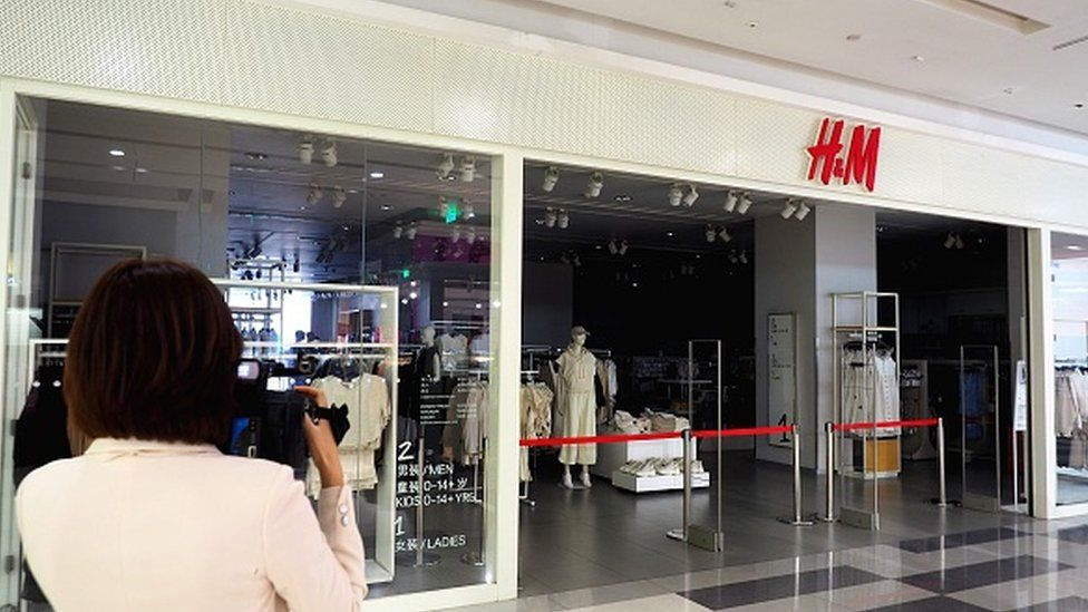 H&M сталкивается с негативной реакцией в Китае из-за отказа использовать Синьцзянский хлопок