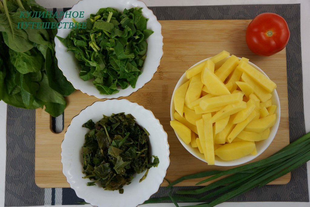 Нарезаем зелень и картофель