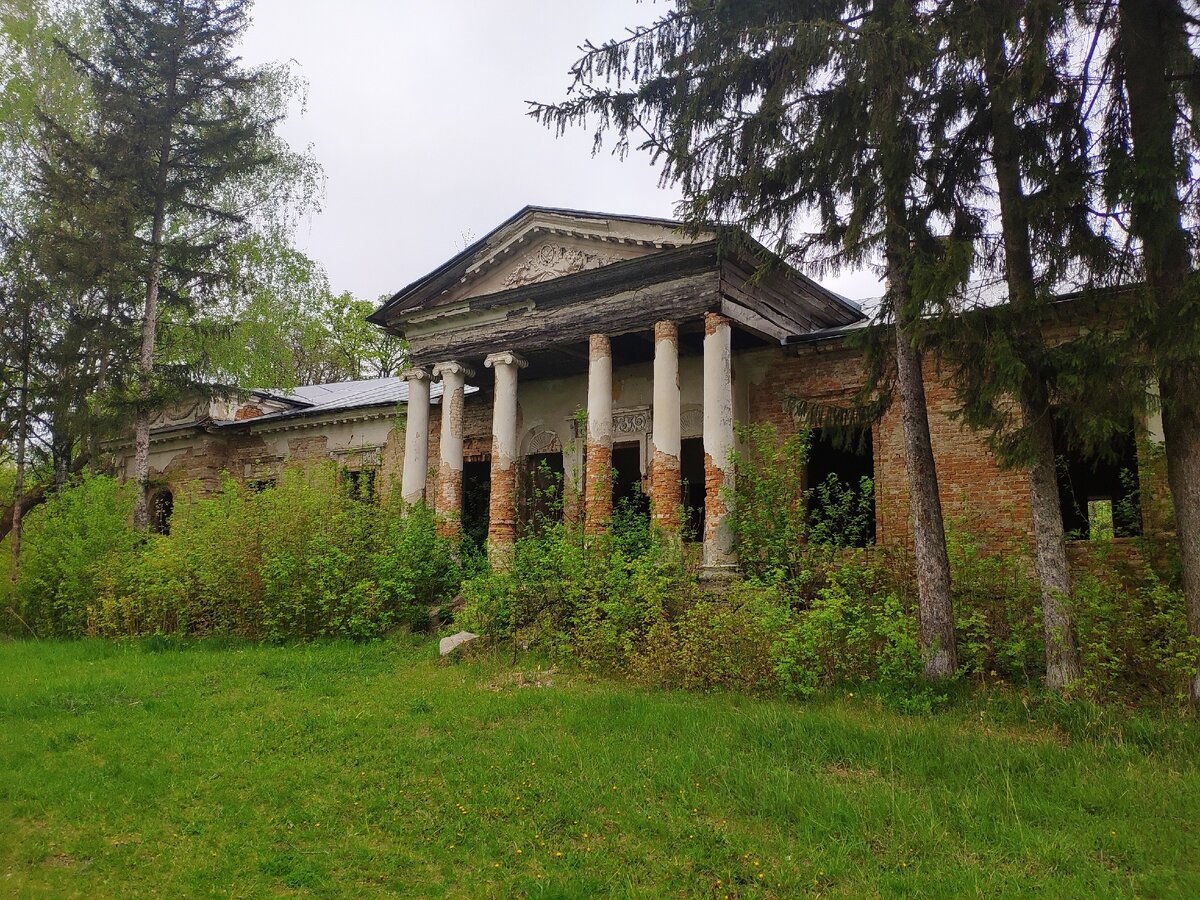 Усадьба Ланге, 18 век, главный вход. Нападовка