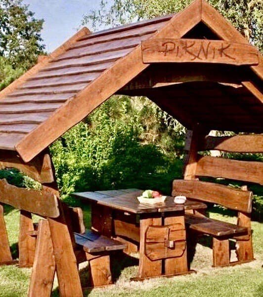 Массивная беседка из натуральной древесины