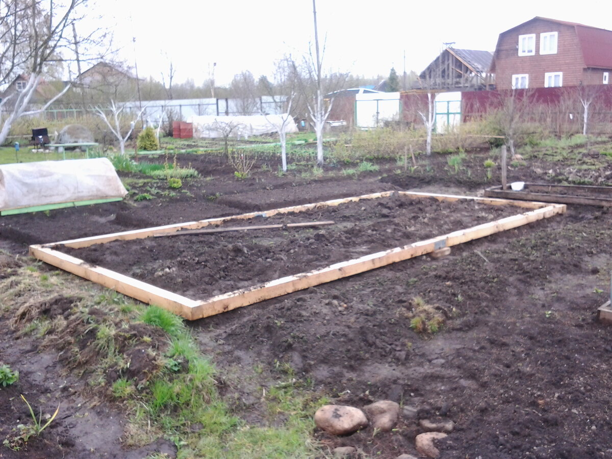 Фундамент надо правильно выставить.