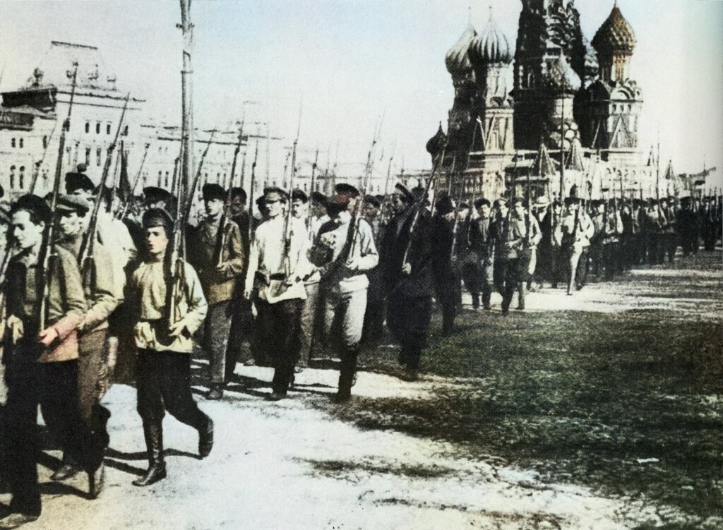 Всевобуч. Парад 1 мая 1918 года. Первый парад в Москве 1918 год. 1 Мая 1918 года красная площадь. Первый Первомайский парад РККА состоялся в 1918 году на Ходынском поле.