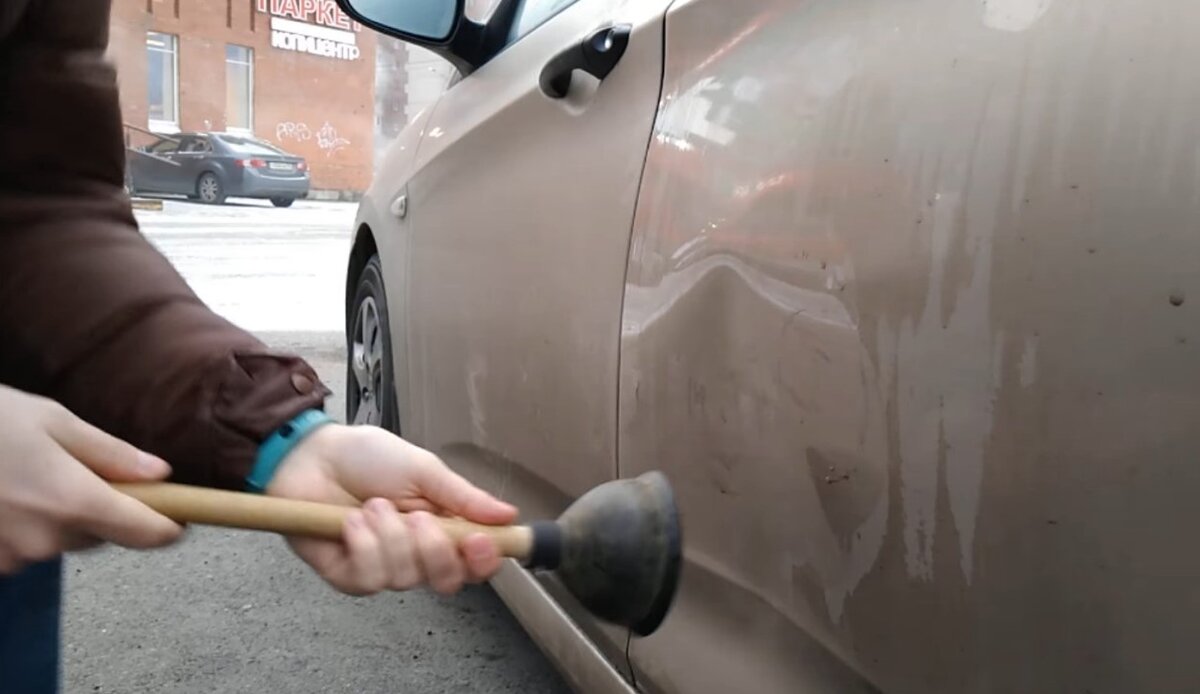 Ремонт и удаление царапин на пластике салона автомобиля в Москве