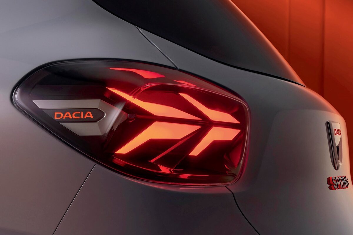 Задняя часть электромобиля Dacia Spring. Фото с сайта bauersecure.com
