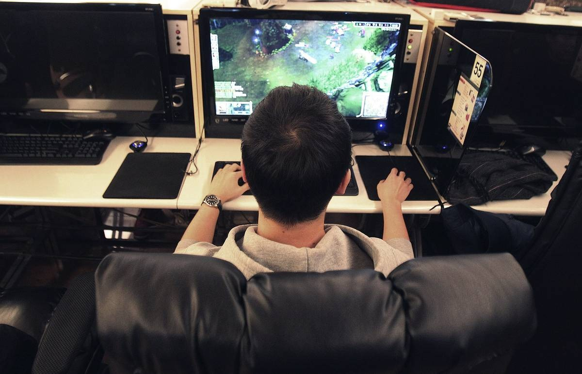 Богатая лягушка
Мы будем зарабатывать на школьниках. Они будут тратить свое время в играх, а мы будем получать за это деньги. Можно выбрать абсолютно любую партнерку, где нам будут платить за установку игр или выполнение целевых действий в ней, например Ad1 . При регистрации говорите, что льете трафик с игровых пабликов. И смотрите, чтобы такой вид трафика был разрешен!Отличный пример оффера, где только за вход в игру мы получим 73 рубля