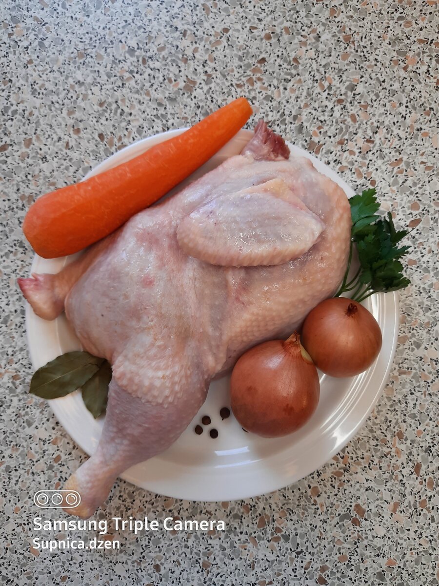 Набор ингредиентов на бульон.