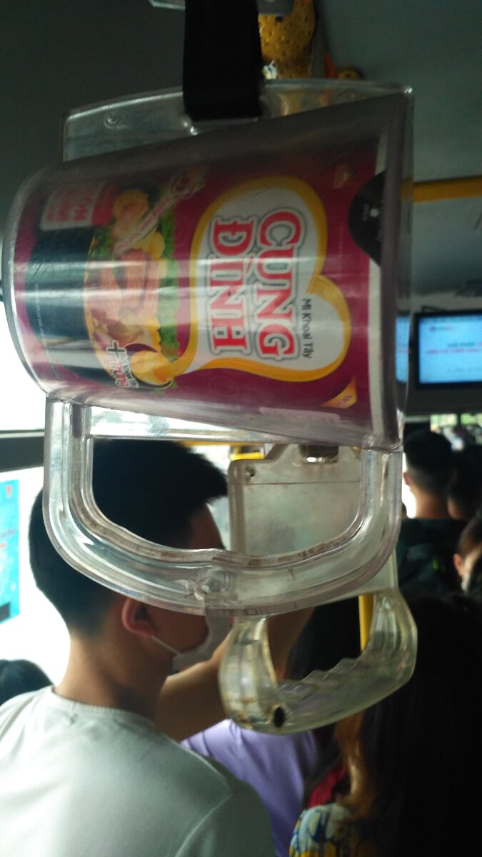 Понравилась реклама в автобусе. Фото автора.