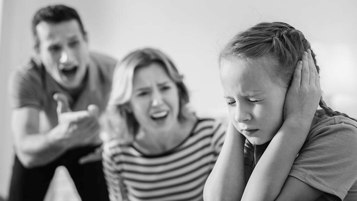 https://alphawiser.com/wp-content/uploads/2020/06/Many-people-fail-to-spot-the-7-defining-sign-of-toxic-parents..png
