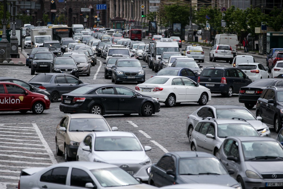 Транспортный локдаун в Киеве: пробки, тройные тарифы на такси и спецпропуска. Фото: УНИАН