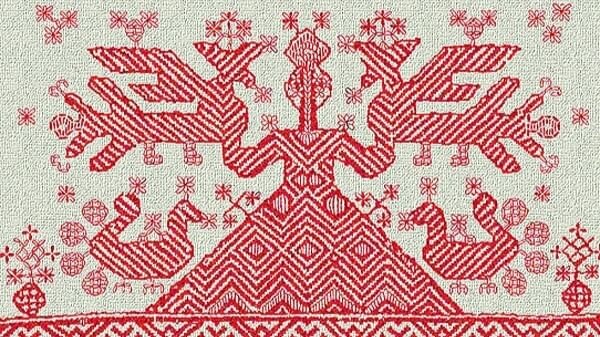 ФРАГМЕНТ ПОЛОТЕНЦА «БОГИНЯ С ПТИЦАМИ». СЕРЕДИНА XIX ВЕКА. АРХАНГЕЛОГОРОДСКАЯ ГУБЕРНИЯ. ФОТОГРАФИЯ: RU-SLED.RU