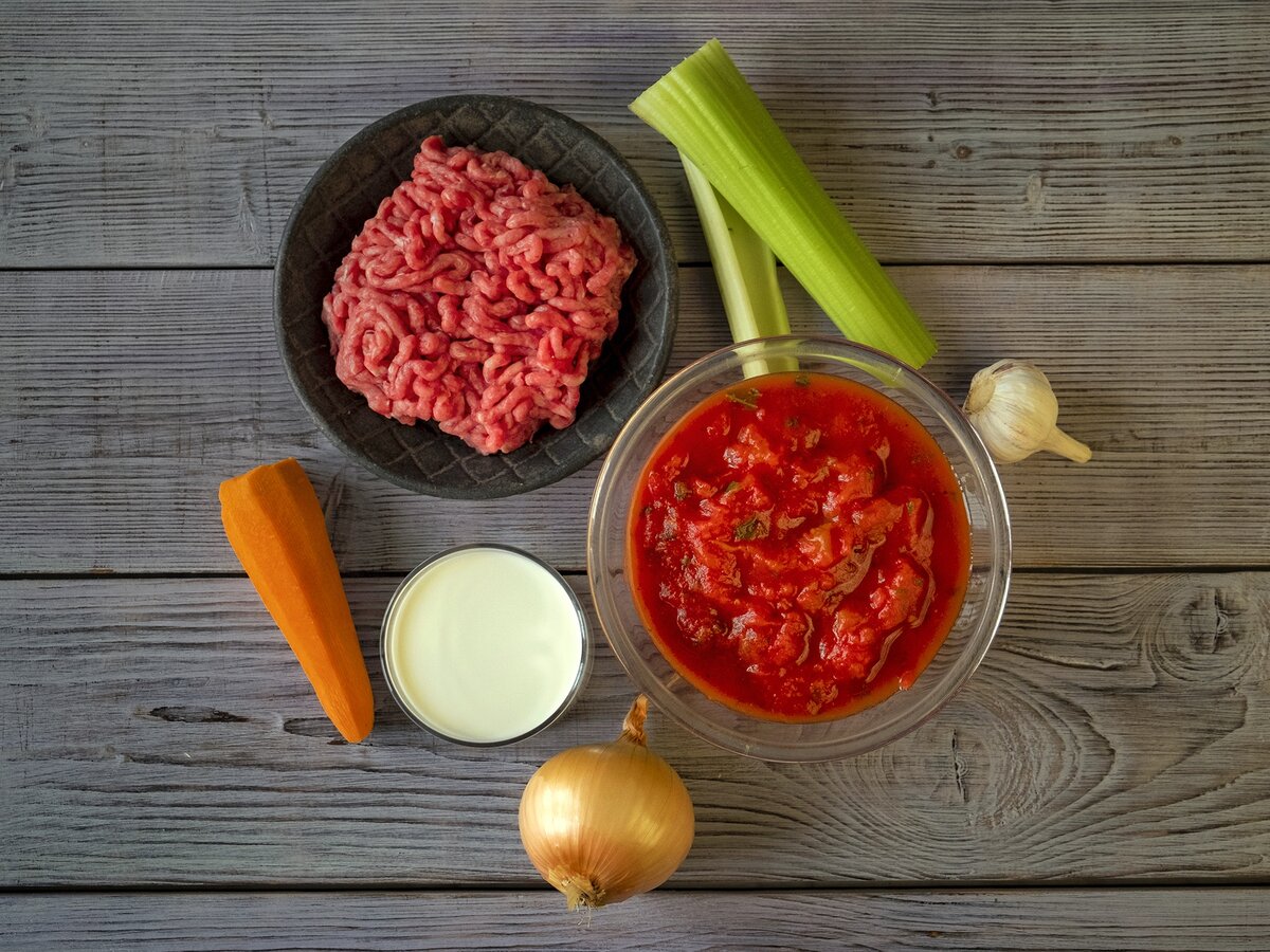 Основные компоненты для соуса болоньезе (авторское фото)