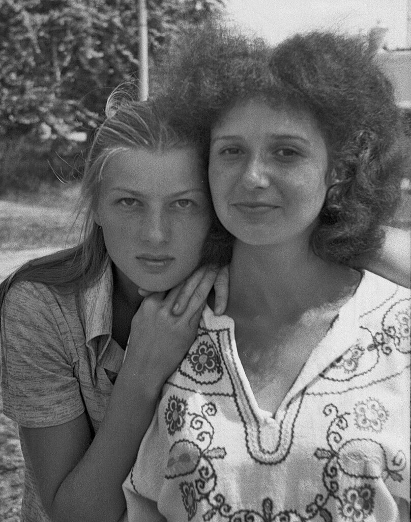 Подруги
Сухарев Павел Сергеевич, 24 мая 1981 - 31 августа 1981 года, Московская обл., г. Ступино, из архива Павла Сергеевича Сухарева. 
