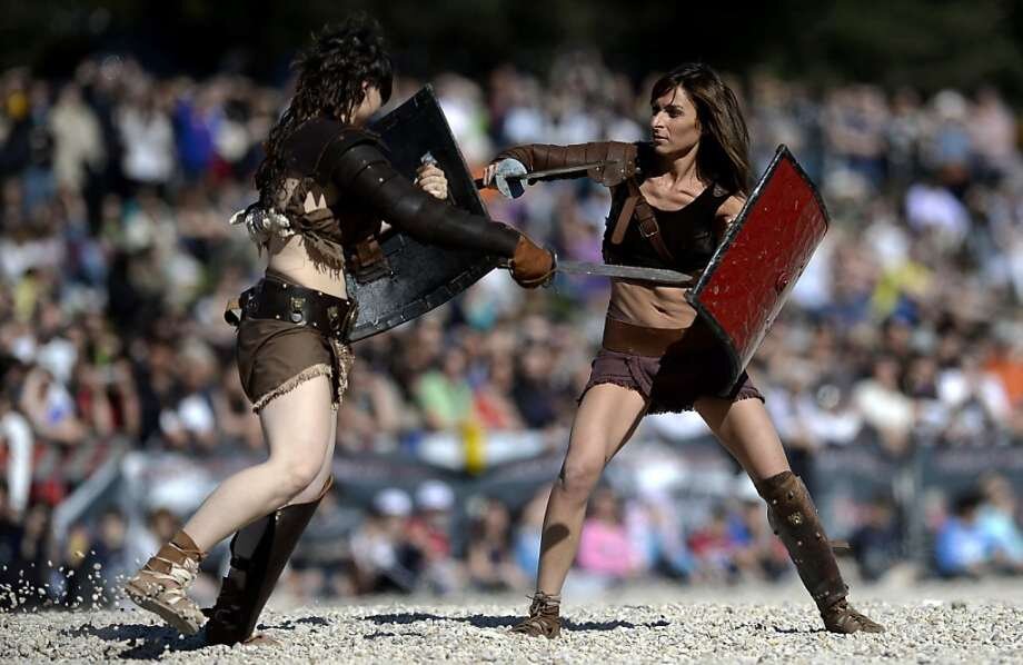 некоторые свободные женщины брали в руки меч по собственному желанию