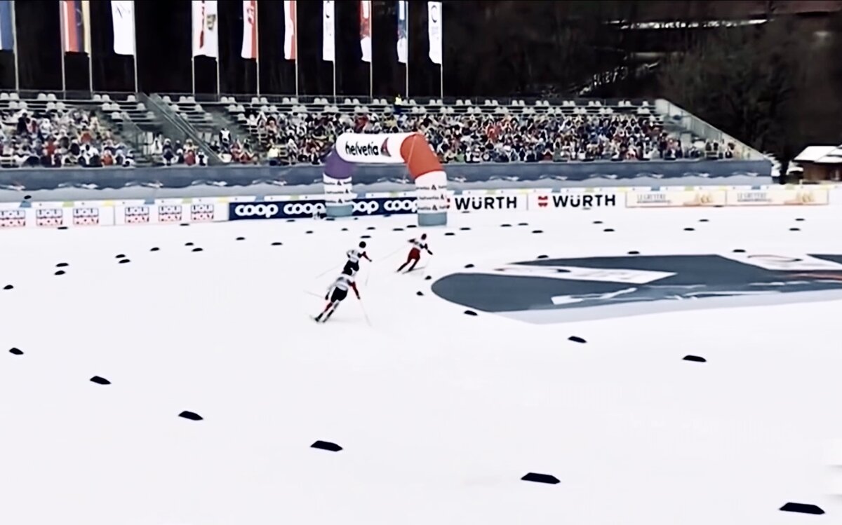 Так на спуске Сашу и не накатили. Уже следующий момент, но тоже обратите внимание на прохождение поворотов - это минимальный радиус, тут никто не проскочит