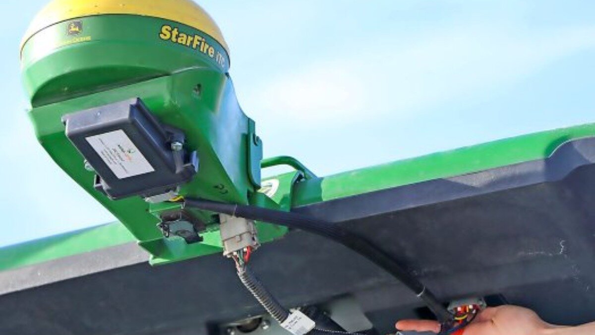 Фото: Портал futurefarming.com Установка оборудования John Deere StarFire iTC