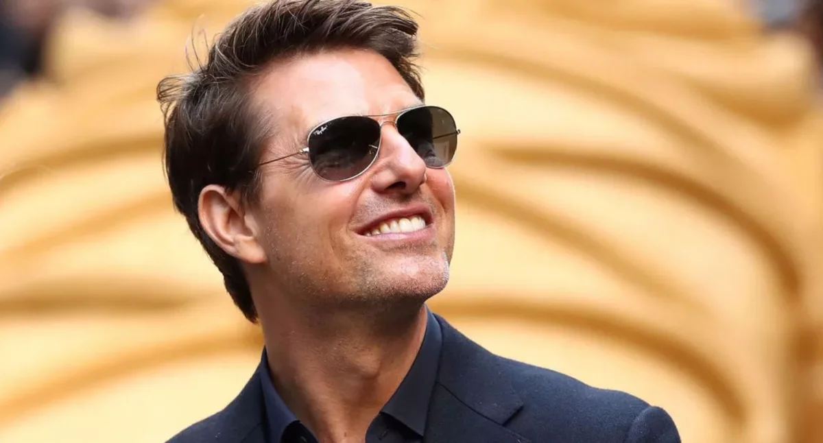 Том Круз постоянно носит такие очки и они ему идут.