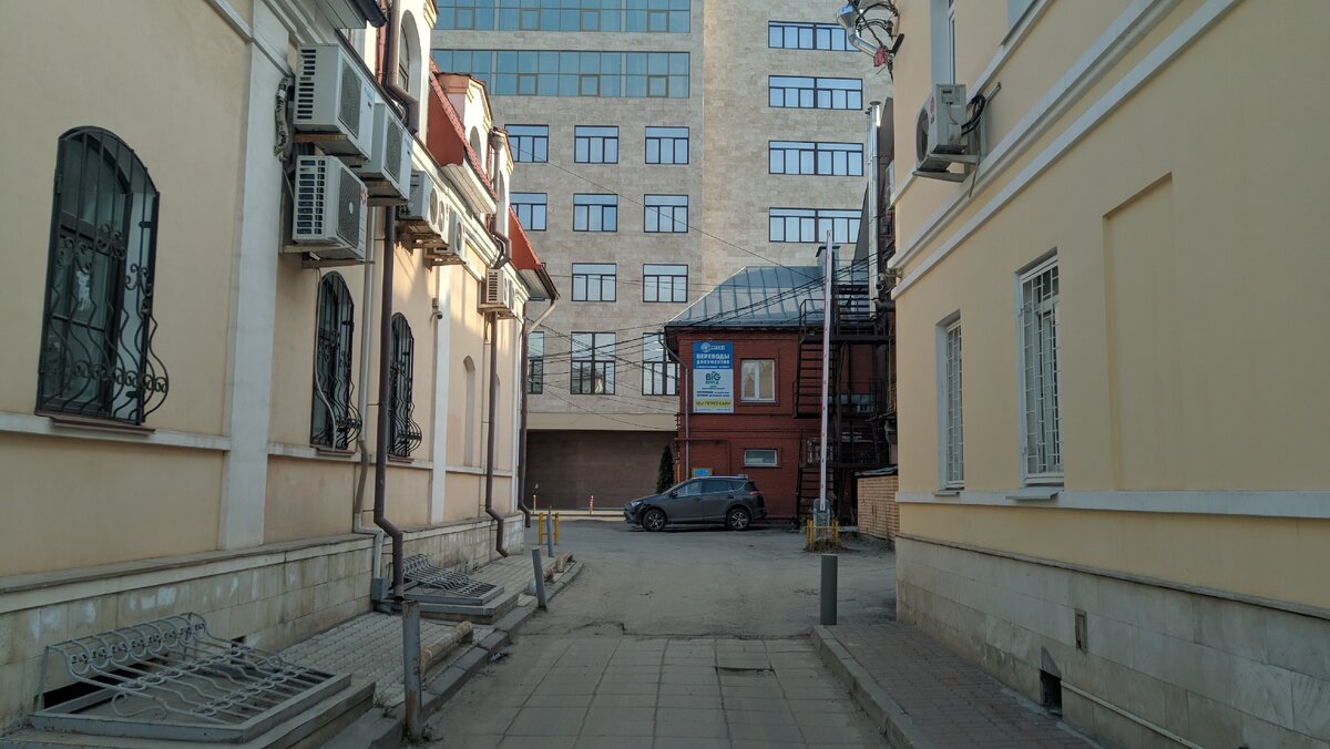 Проулок между домами Советская 25 и Революции 5