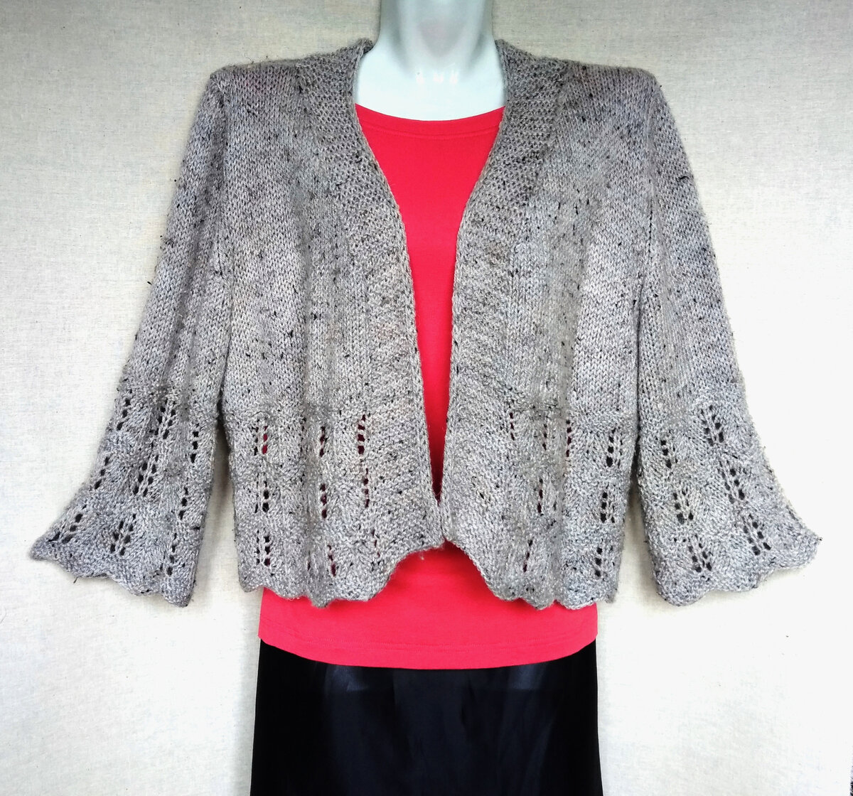 Короткий летний кардиган, связанный спицами